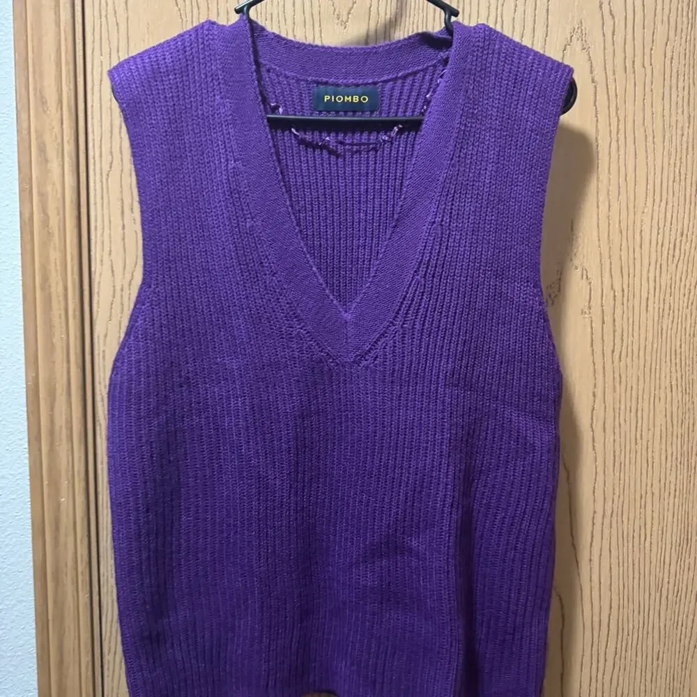 Piombo sweater vest NWT size small ❤️